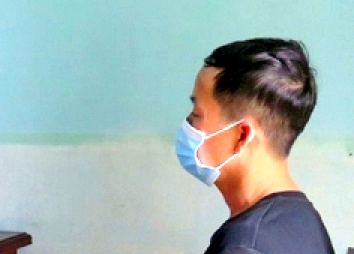 Bat 10 nguoi xuat canh trai phep sang Lao hinh anh