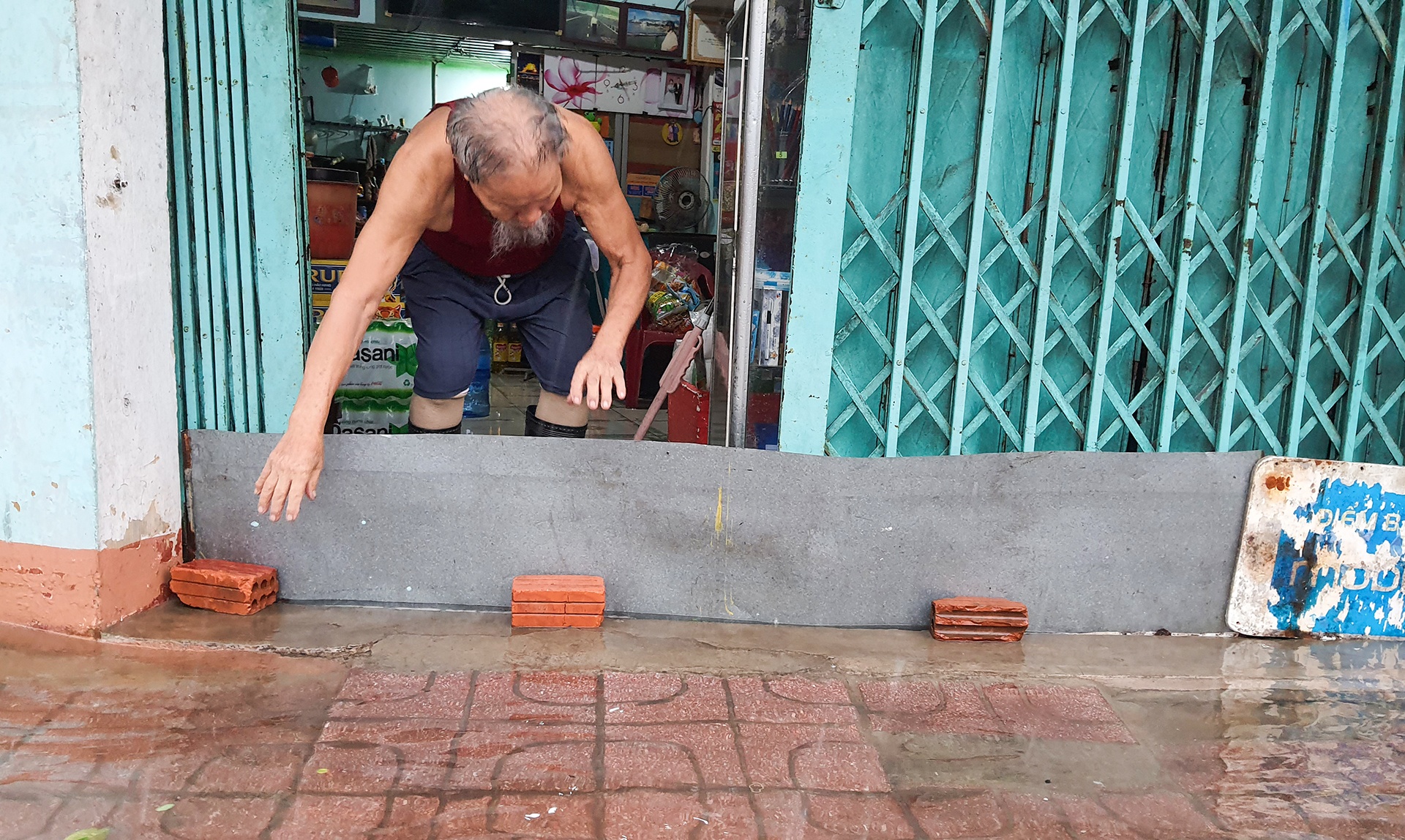 TP Tam Ky chim trong bien nuoc anh 9