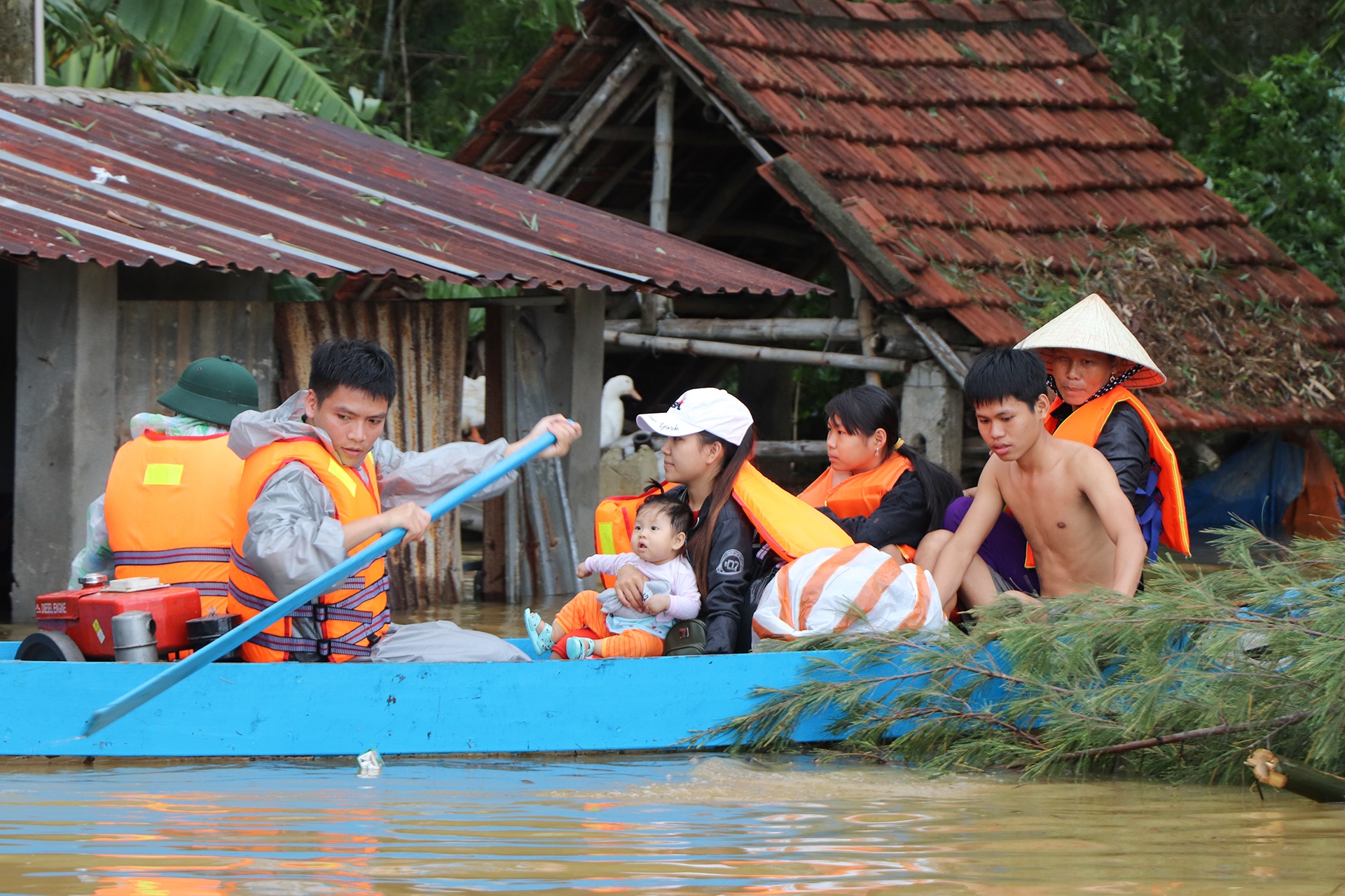 canh sat giup dan so tan anh 5