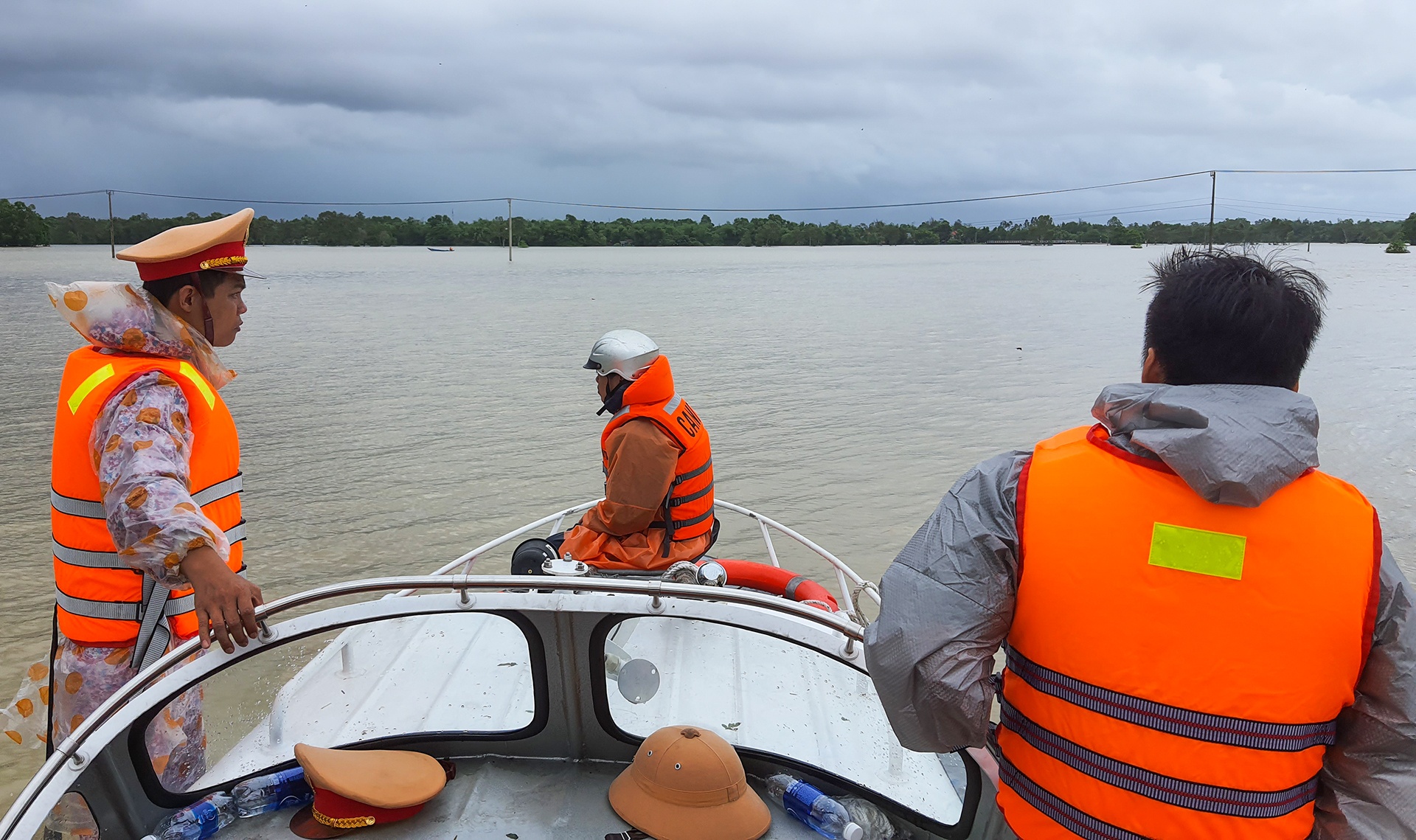 canh sat giup dan so tan anh 4