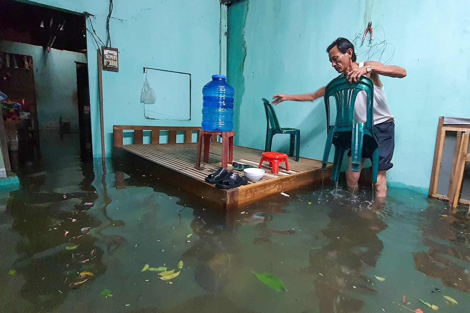 TP Tam Ky chim trong bien nuoc hinh anh