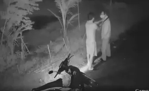 Ga trai cam dao khong che, danh dap nguoi dan ong 66 tuoi hinh anh