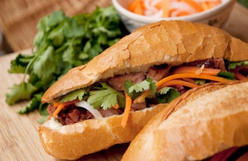 51 nguoi ngo doc sau khi an banh mi hinh anh
