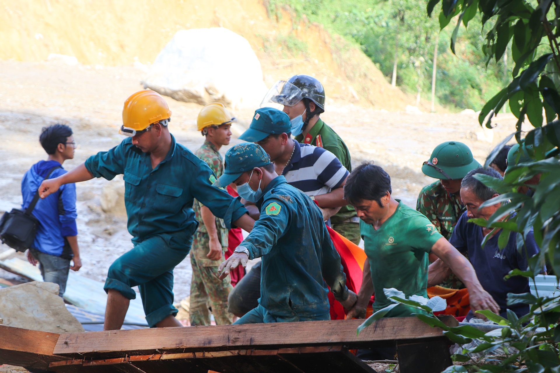 sat lo Tra Leng anh 1