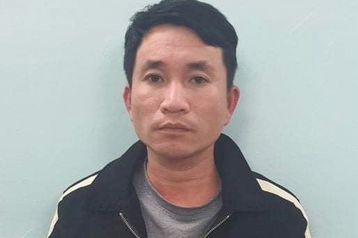 Nu tai xe bi chong cu tat hoa chat vao mat hinh anh