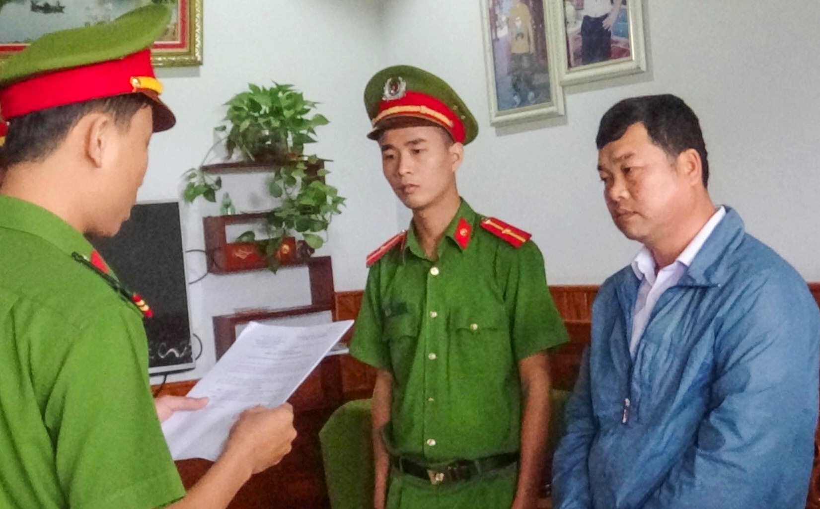Cuu chu tich xa cung thuoc cap chiem doat hon nua ty dong hinh anh