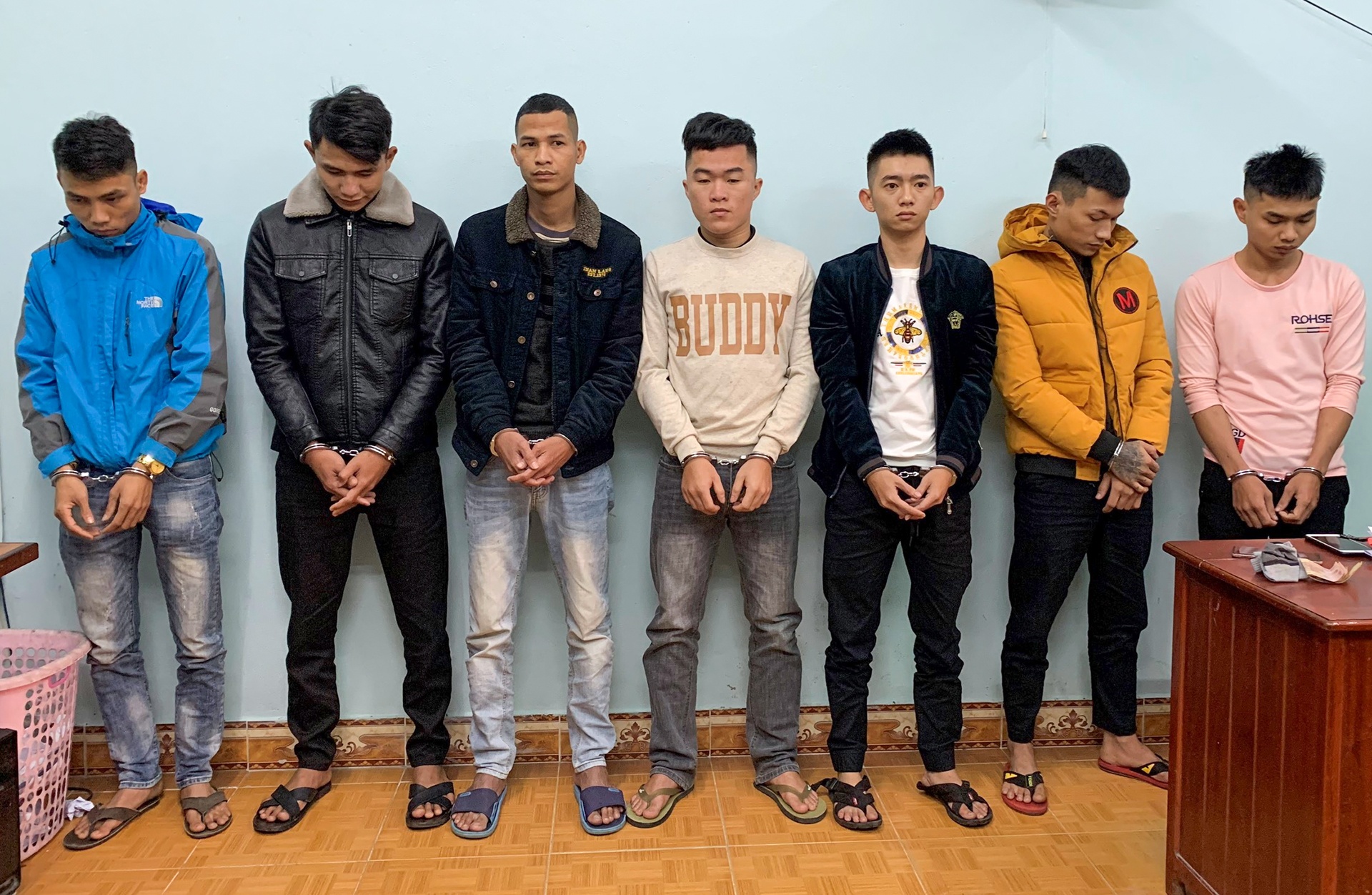 nhom danh bac cuop oto anh 1