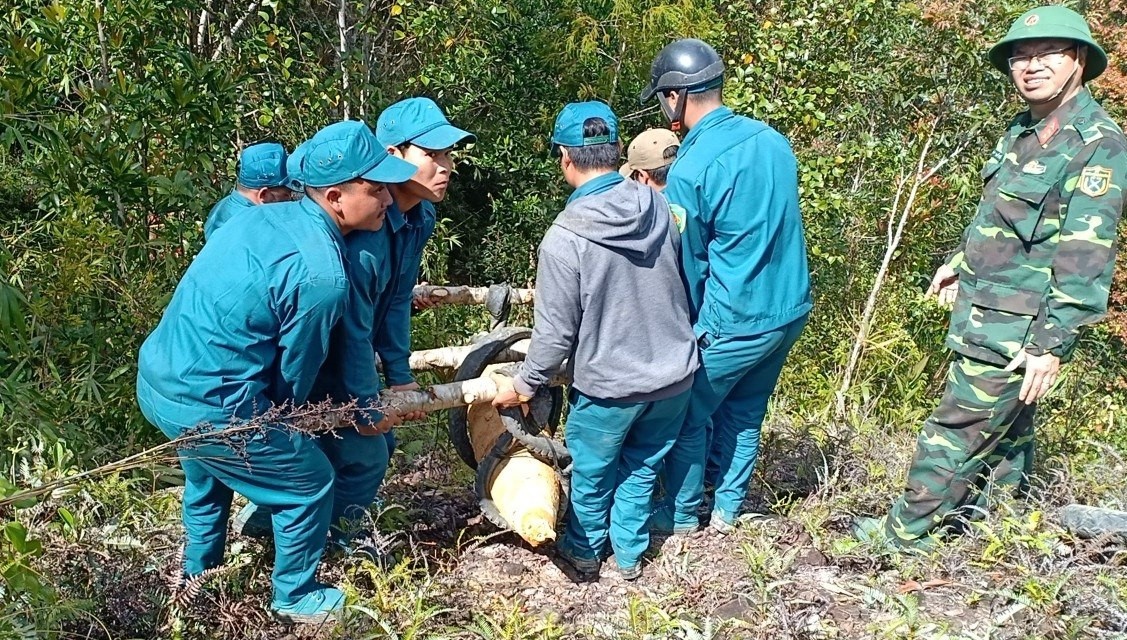 phat hien bom nang 230 kg anh 1