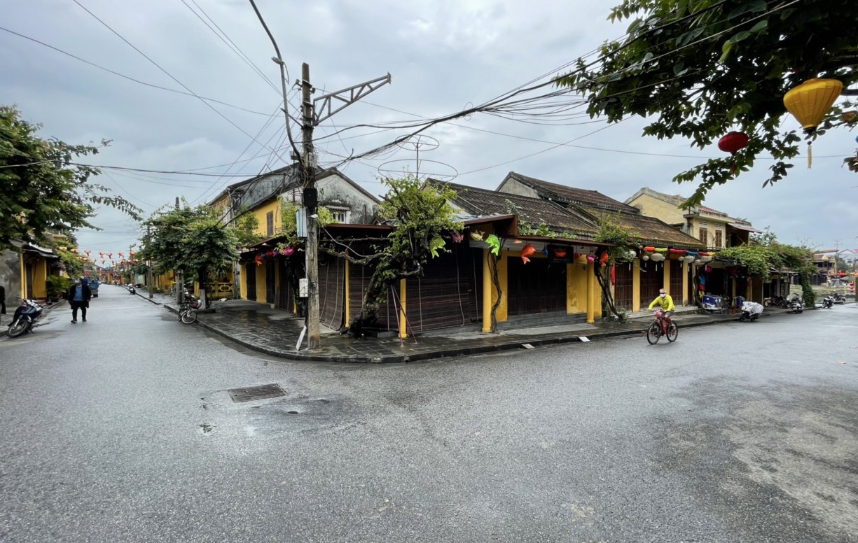 Hoi An vang khach ngay cuoi nam anh 2