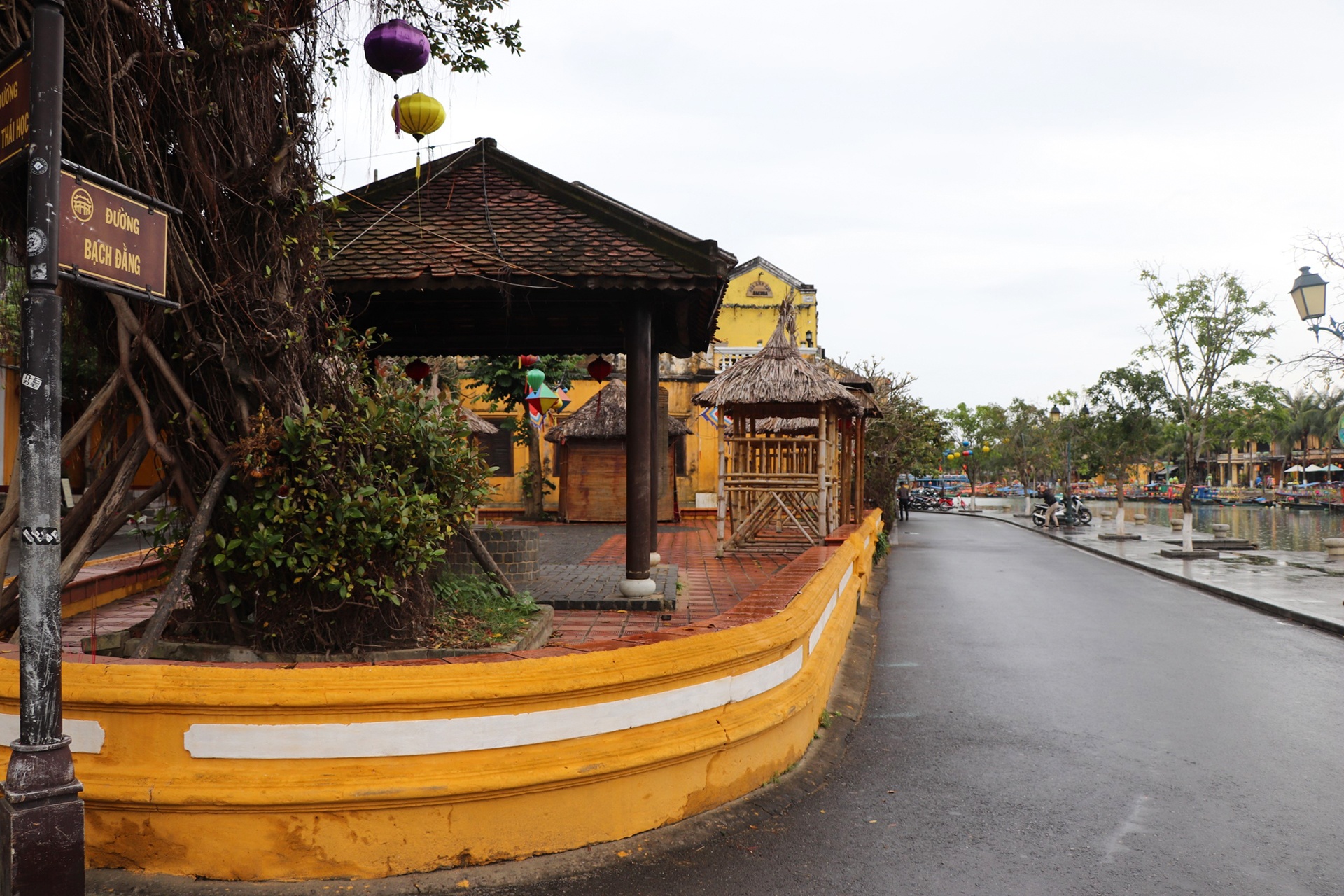 Hoi An vang khach ngay cuoi nam anh 10
