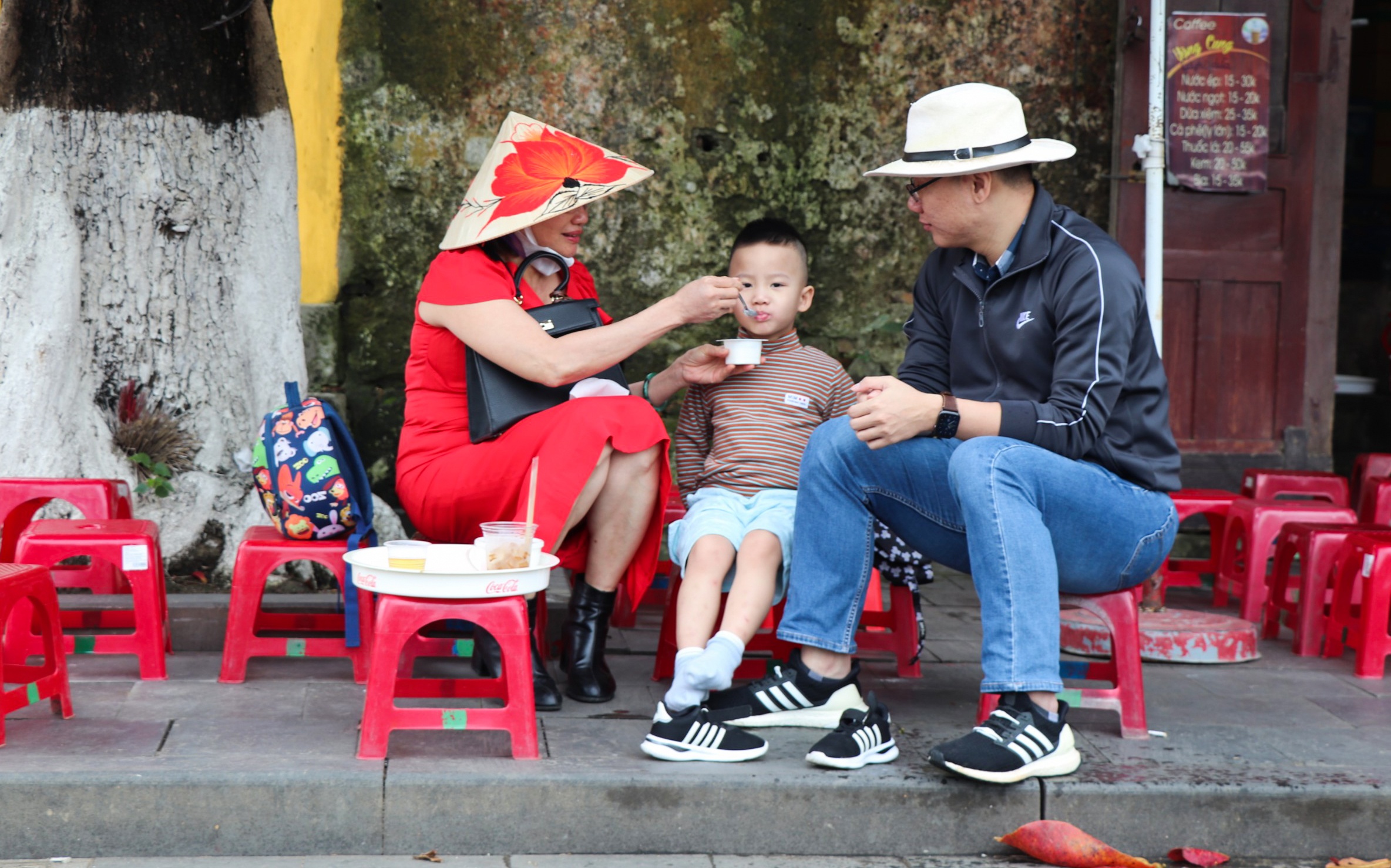 Hoi An vang khach ngay cuoi nam anh 9