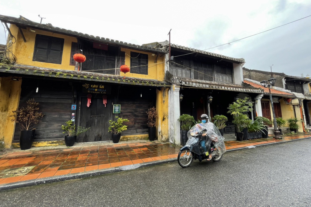 Hoi An vang khach ngay cuoi nam anh 3