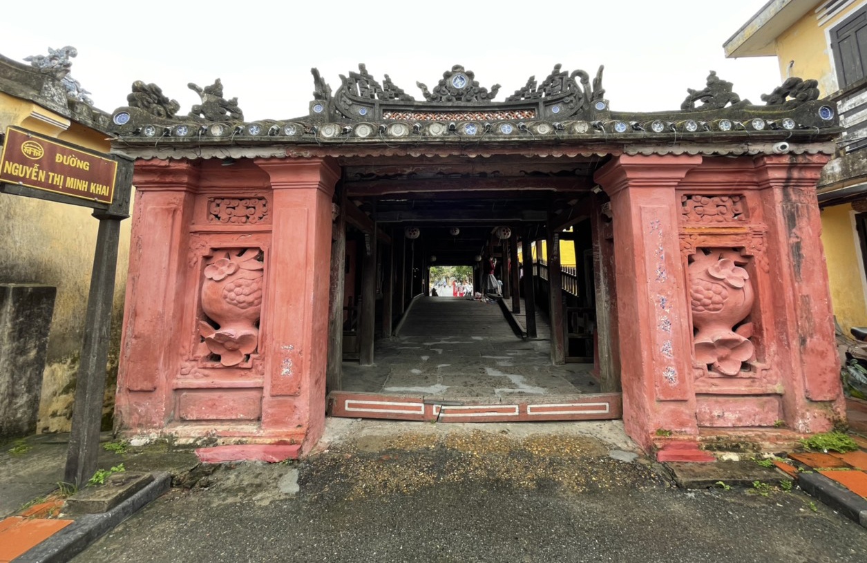 Hoi An vang khach ngay cuoi nam anh 4