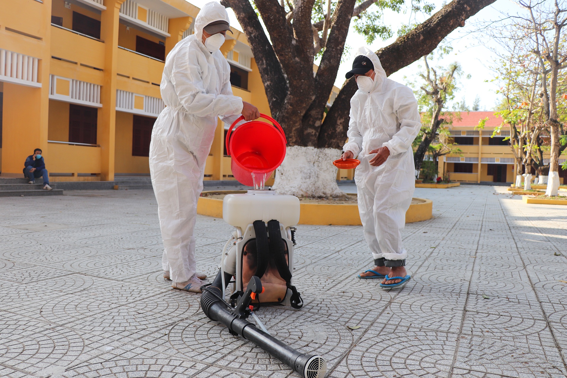 khu khuan truong hoc phong Covid-19 anh 1