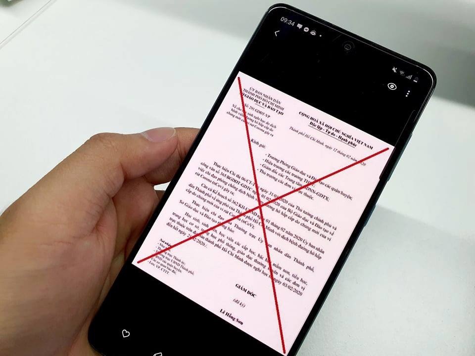 Nam sinh lop 9 lam gia cong van cho hoc sinh nghi hoc phong Covid-19 hinh anh