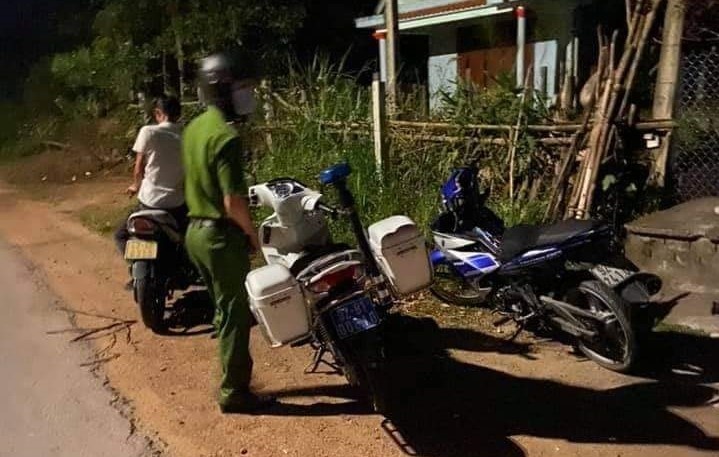 Ten cuop quay lai hien truong sau khi dam guc nguoi phu nu hinh anh