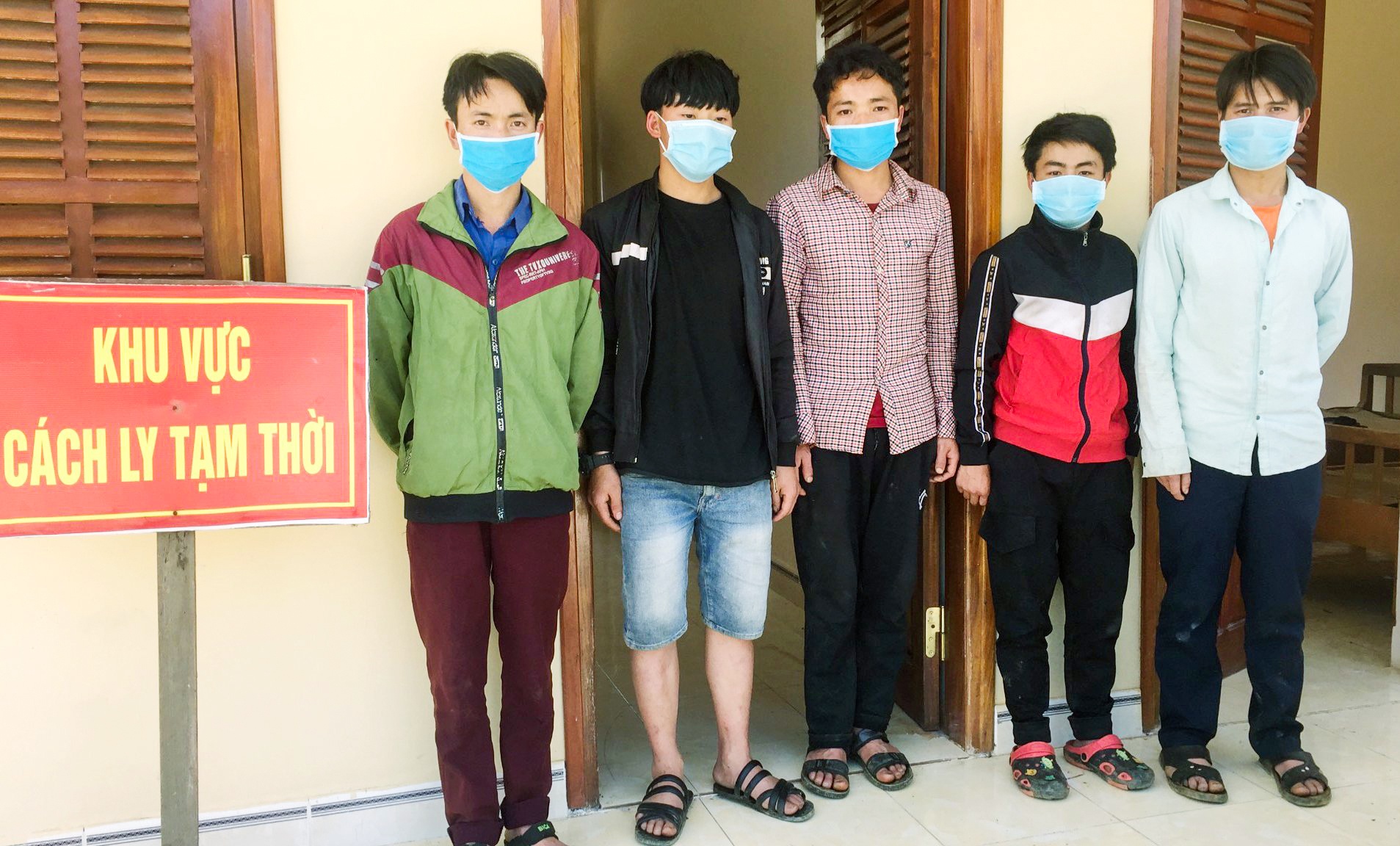 5 người vượt biên trái phép ảnh 1 5 nguoi vuot bien trai phep anh 1