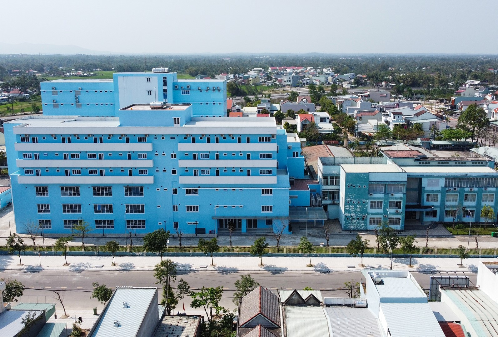 Benh vien 150 ty khong hoat dong vi thieu cau thang bo hinh anh