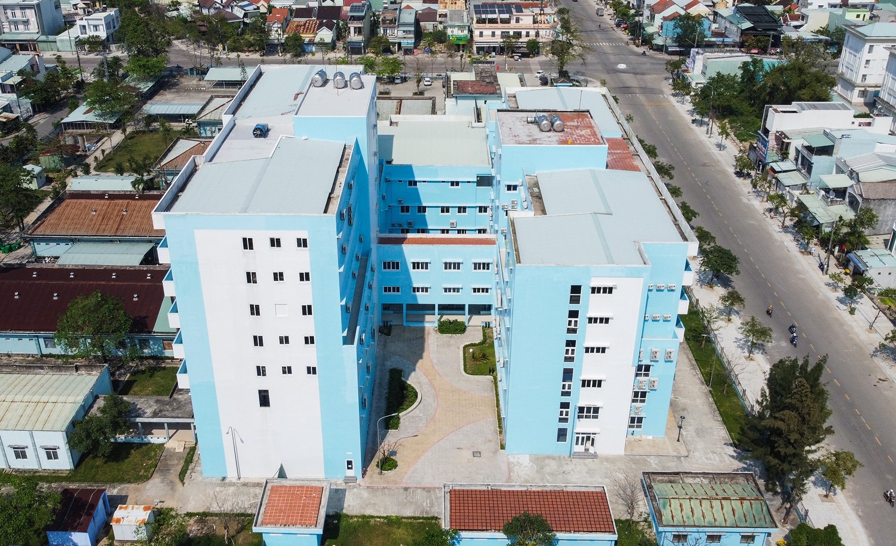 Giam doc noi gi ve benh vien 150 ty xay xong nhung khong hoat dong? hinh anh