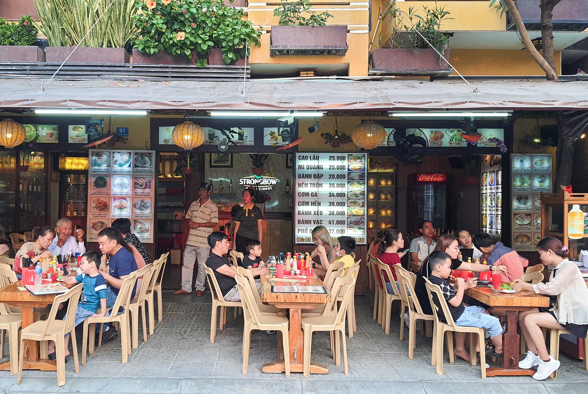 Hoi An kin khach ngay cuoi tuan anh 8