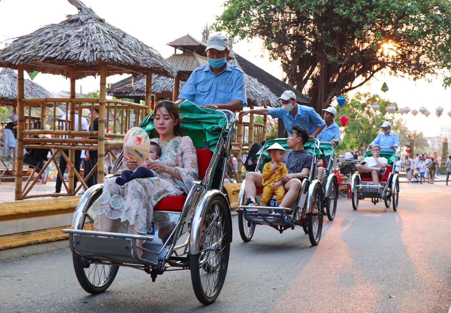 Hoi An kin khach ngay cuoi tuan anh 5
