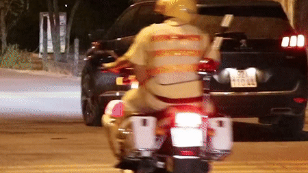 Tai xe oto quay dau bo chay khi gap chot do nong do con hinh anh