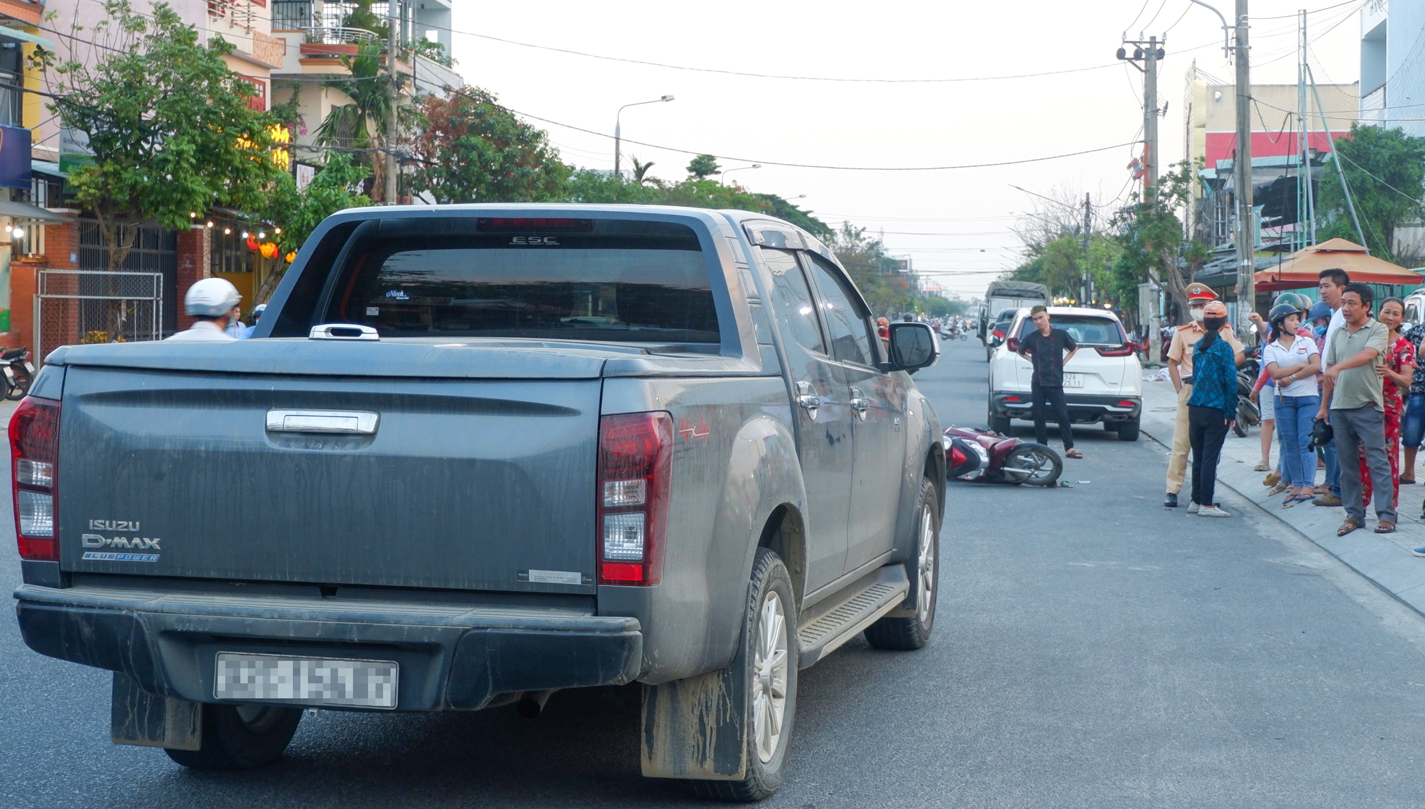 Lai oto gay tai nan sau khi nhau, tai xe bi phat 46 trieu hinh anh