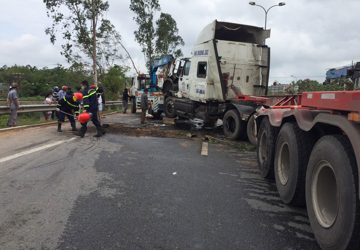 tai xe xe container thoat chet anh 1