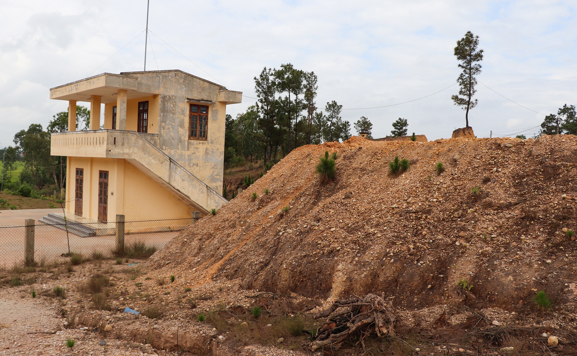 khai thac trai phep dat phong ho anh 1