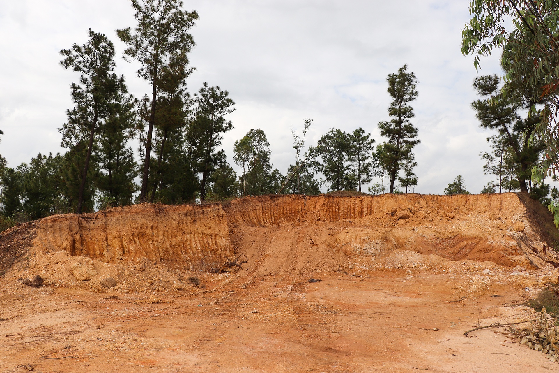 khai thac trai phep dat phong ho anh 2