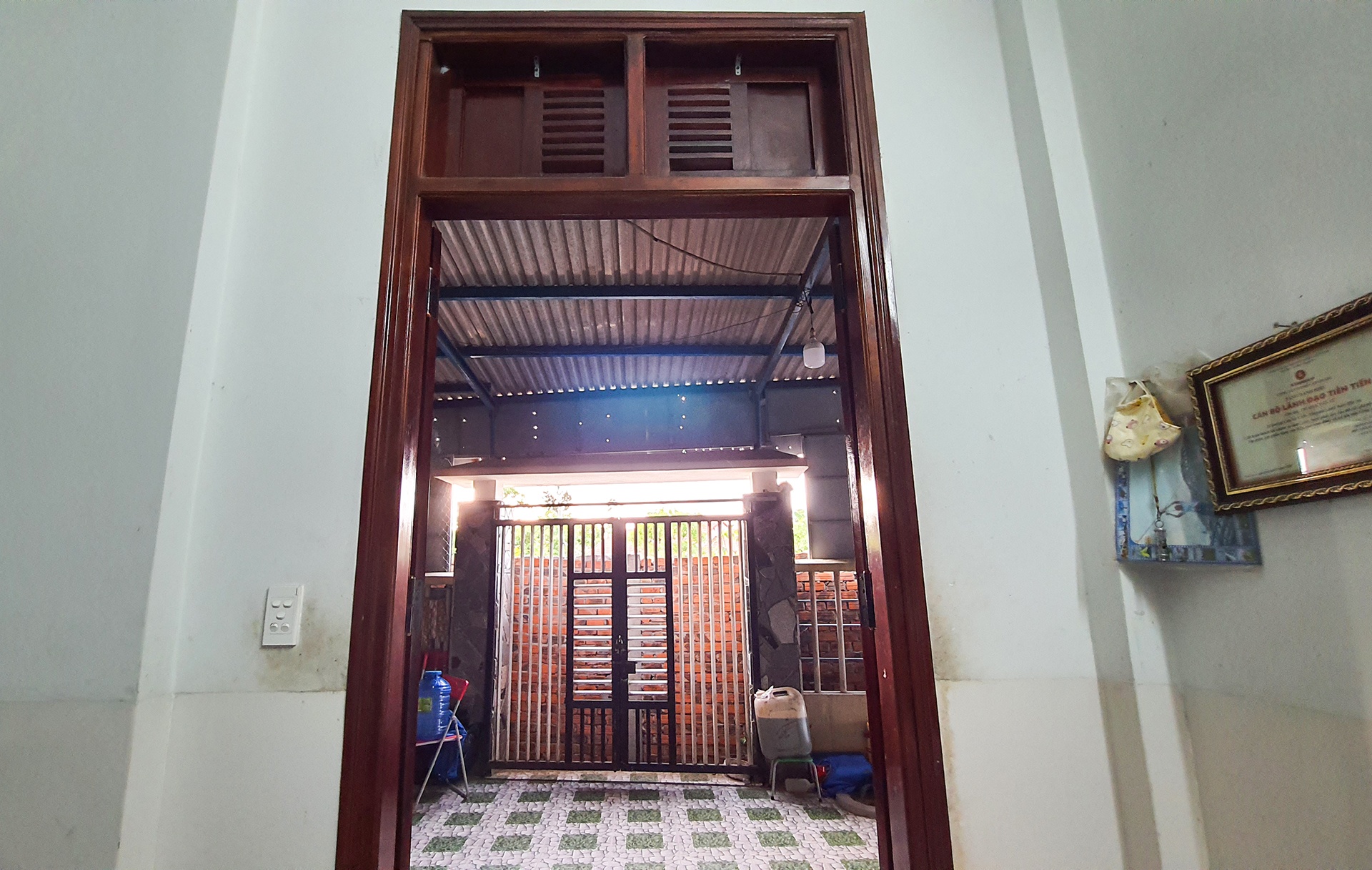 xay tuong chan nha dan anh 3