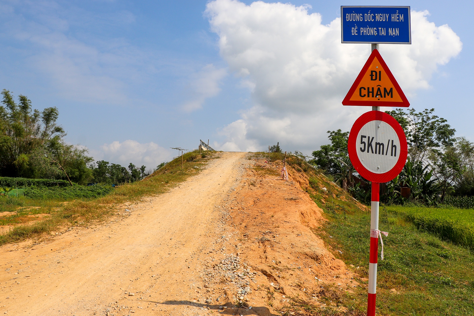 cau 51 ty khong co duong dan anh 3