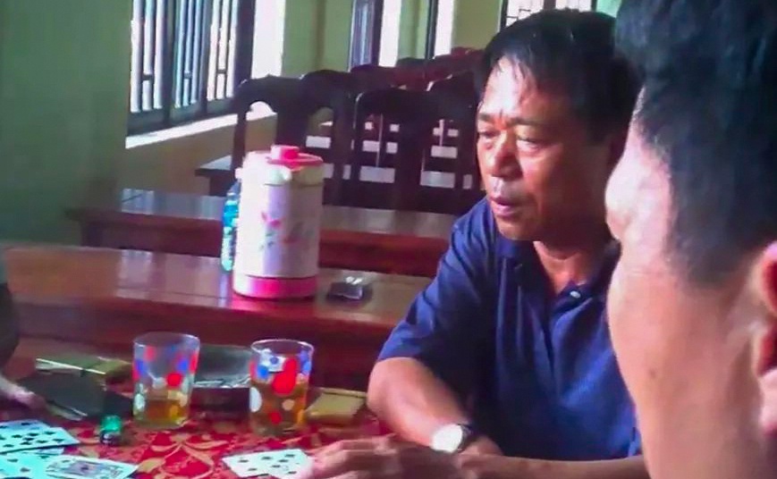 Xac minh thong tin bi thu phuong cung 3 can bo danh bai tai co quan hinh anh