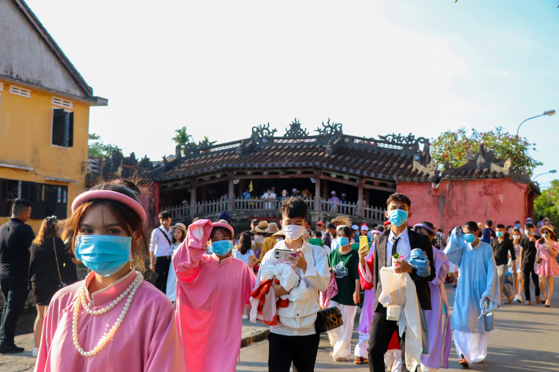 Hoi An kin du khach ngay le anh 1