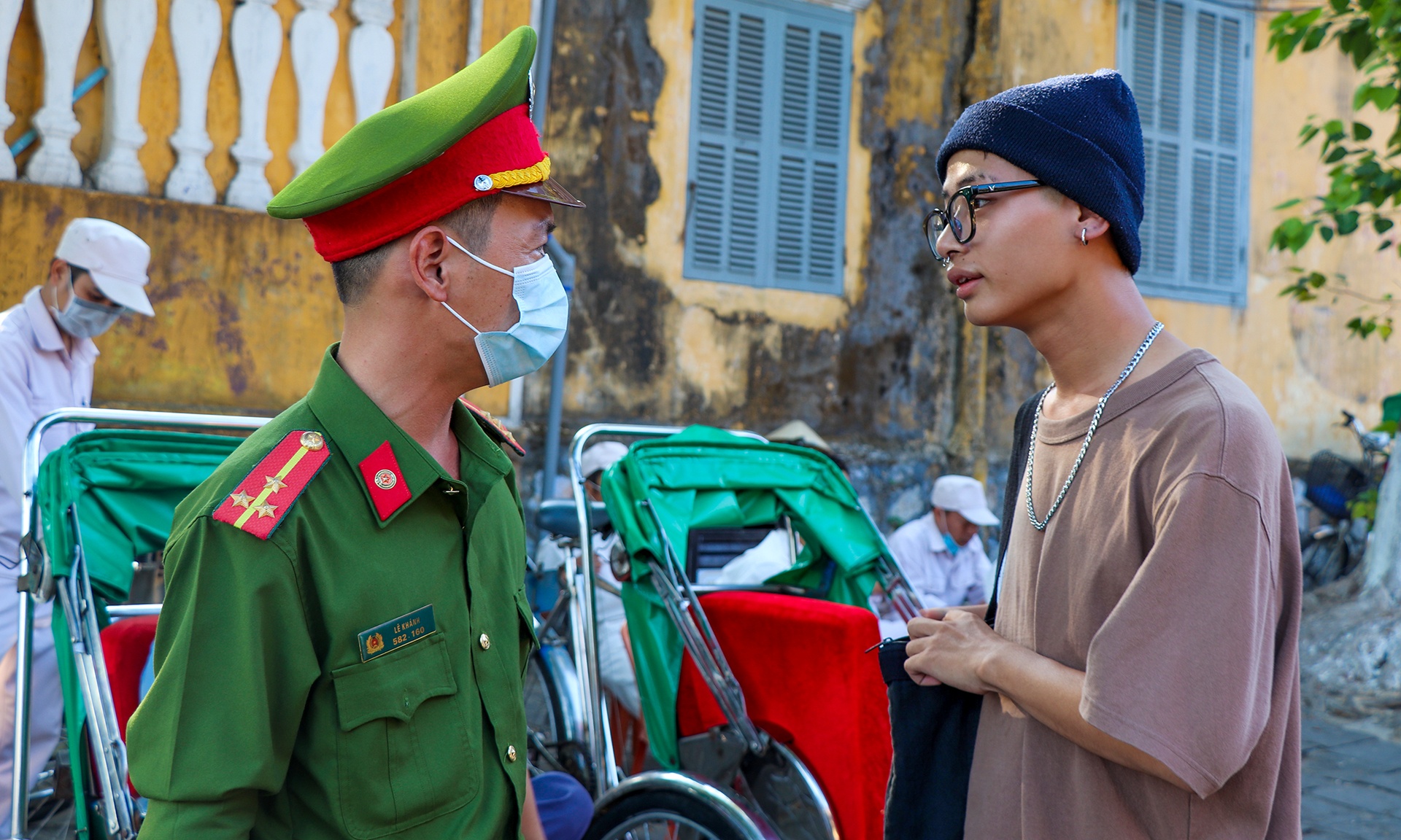 Hoi An kin du khach ngay le anh 9