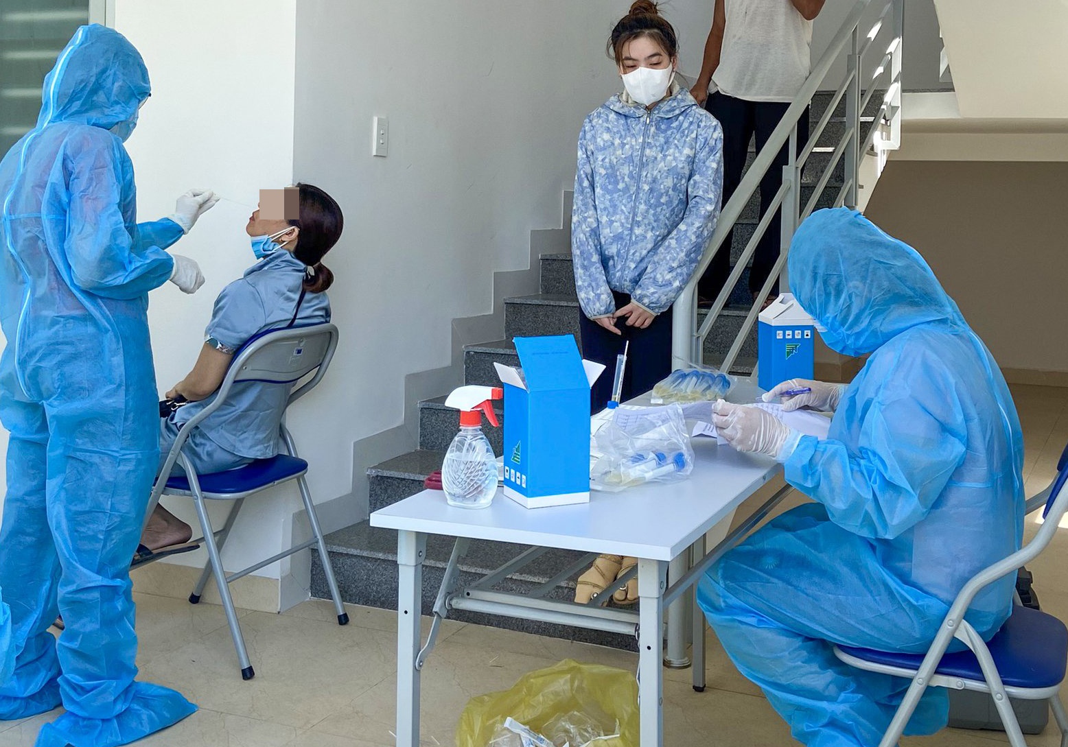 hoc sinh mam non Quang Nam nghi hoc anh 1