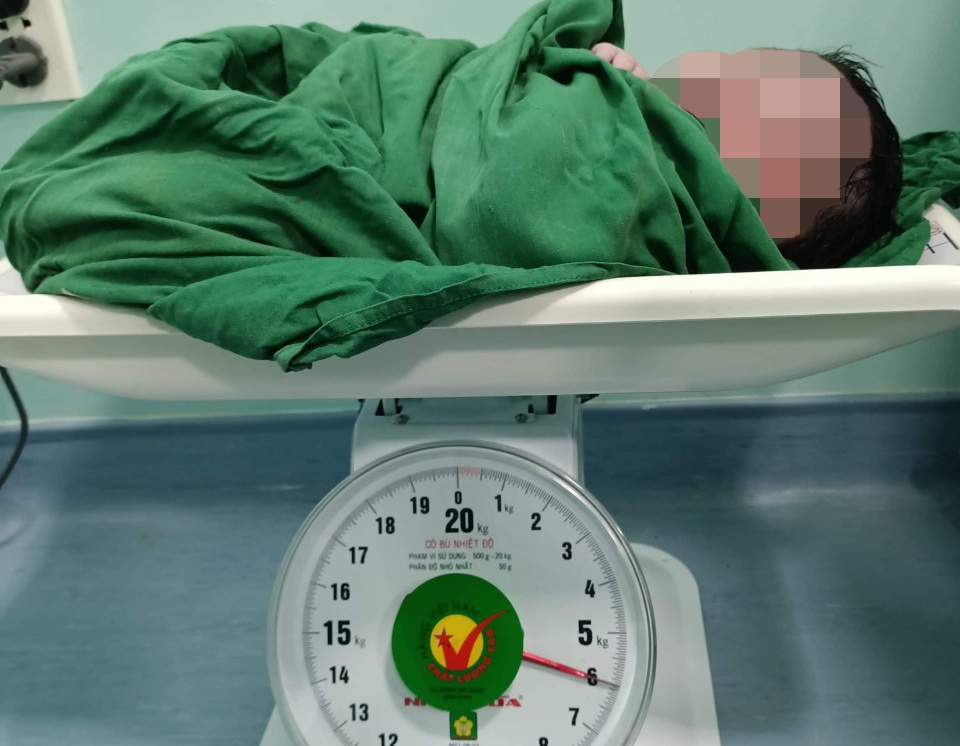San phu sinh con nang gan 6 kg hinh anh