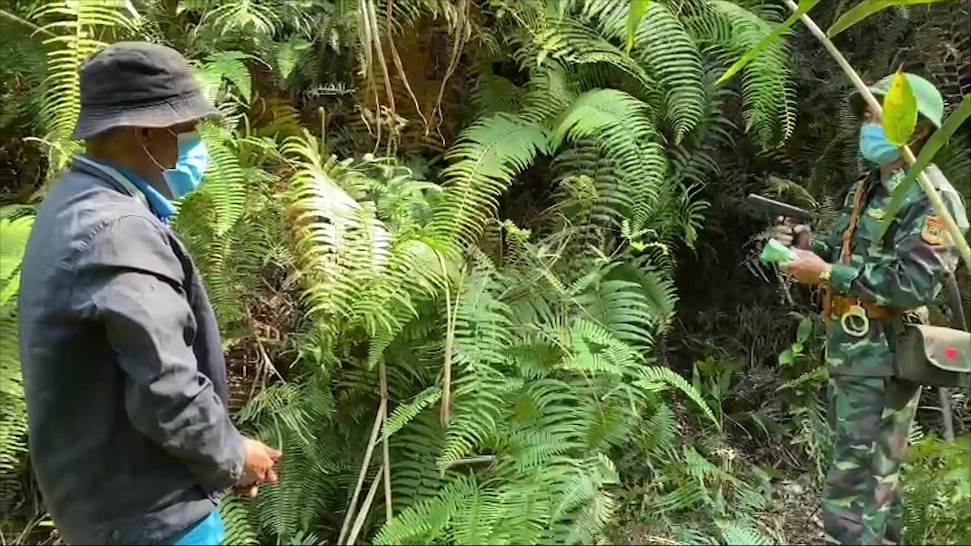 Bo doi bien phong bat nguoi vuot bien trai phep hinh anh