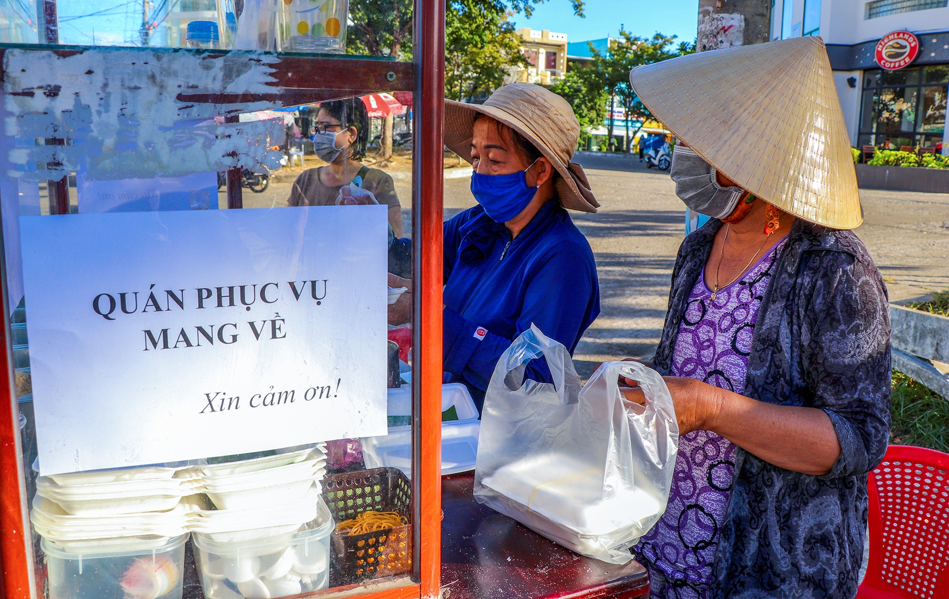 TP Tam Ky yeu cau nguoi dan khong ra duong anh 2