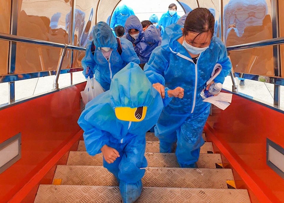 mua ve may bay giup nguoi dan anh 1