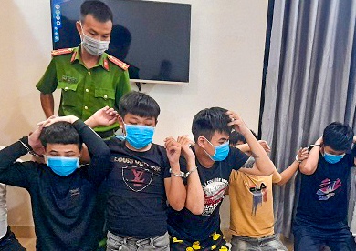 9 thanh nien tu tap dung ma tuy trong homestay hinh anh