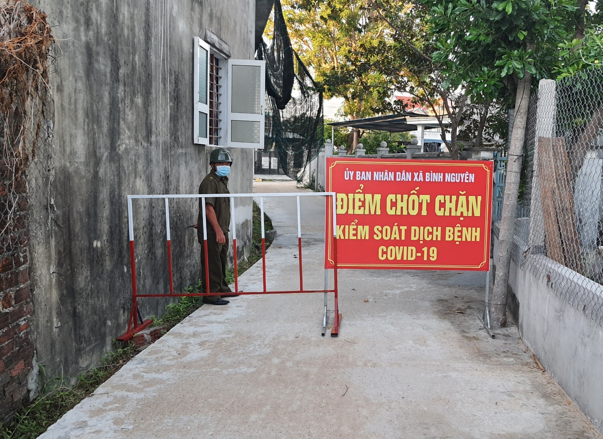 cô gái làm lây lan dịch cho chồng,  con ảnh 1 co gai lam lay lan dich cho chong,  con anh 1