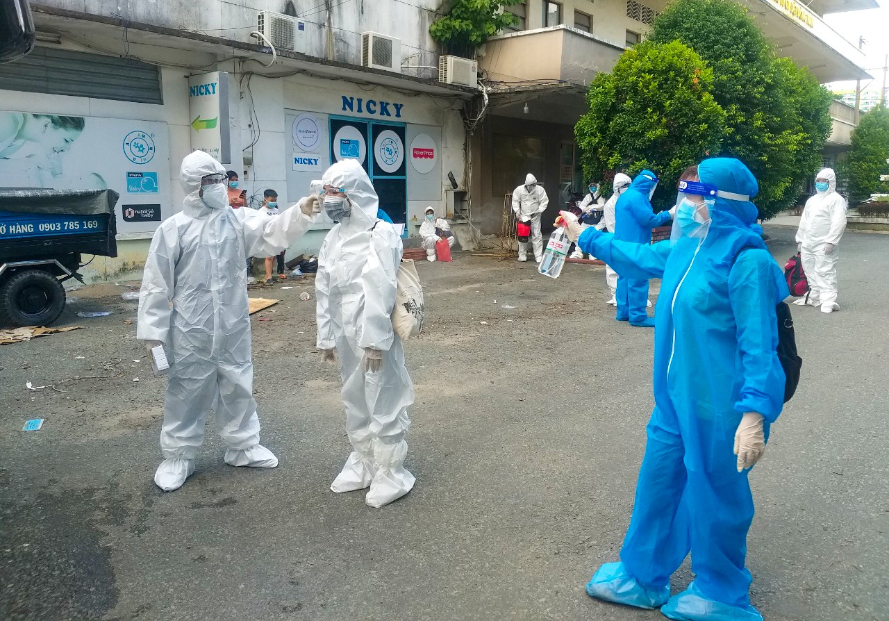 nhuong suat cho san phu ve que trong dich Covid-19 anh 2