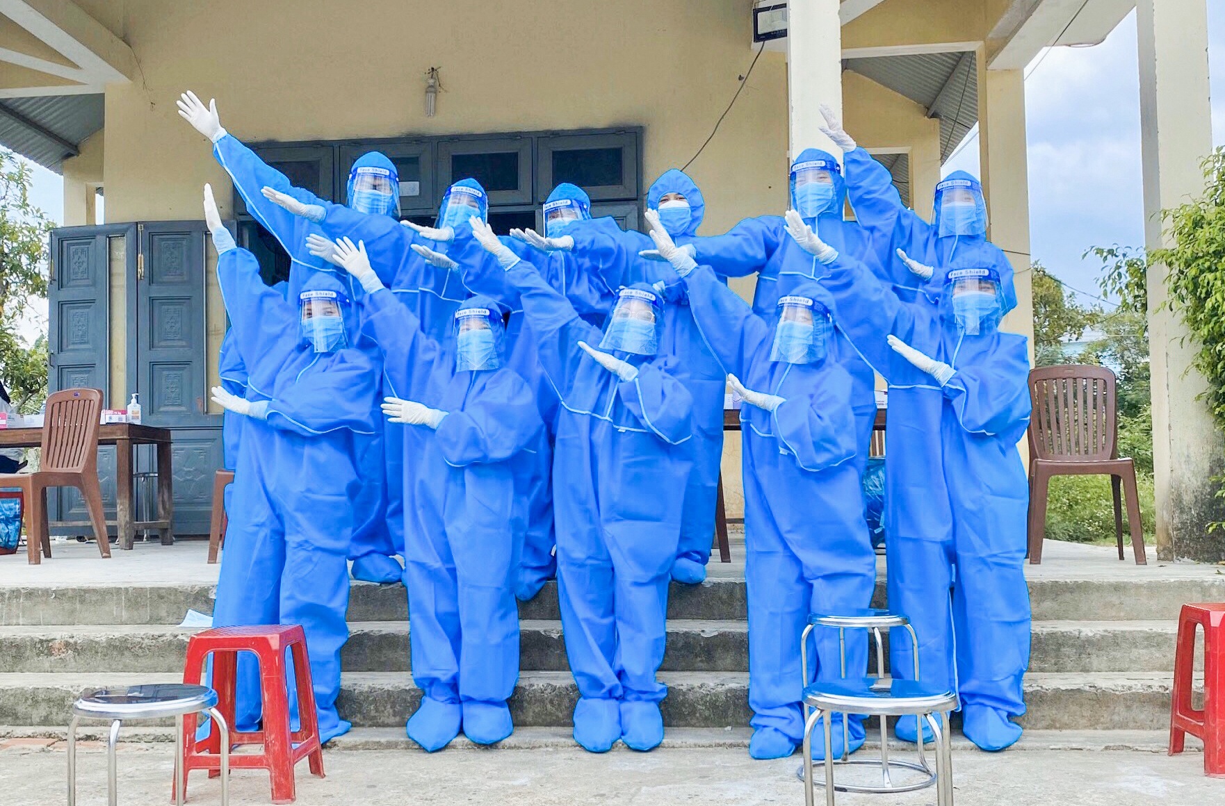 thanh nien xung kich vao vung do chong dich anh 3