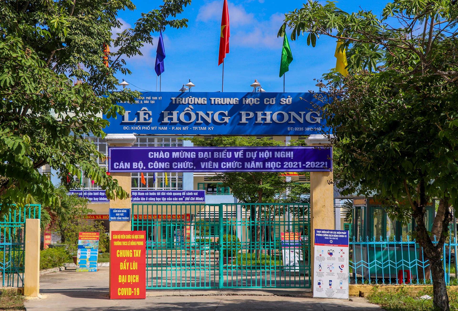 truong lam thu tien ve sinh lop hoc anh 1