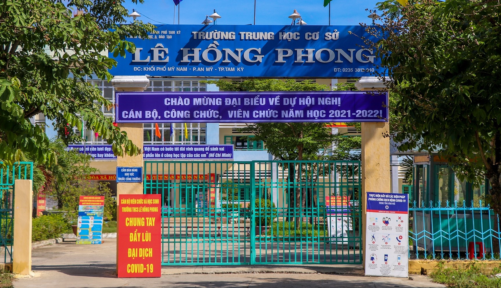 Ban phu huynh hoc sinh tra lai tien sau khi thu sai quy dinh hinh anh