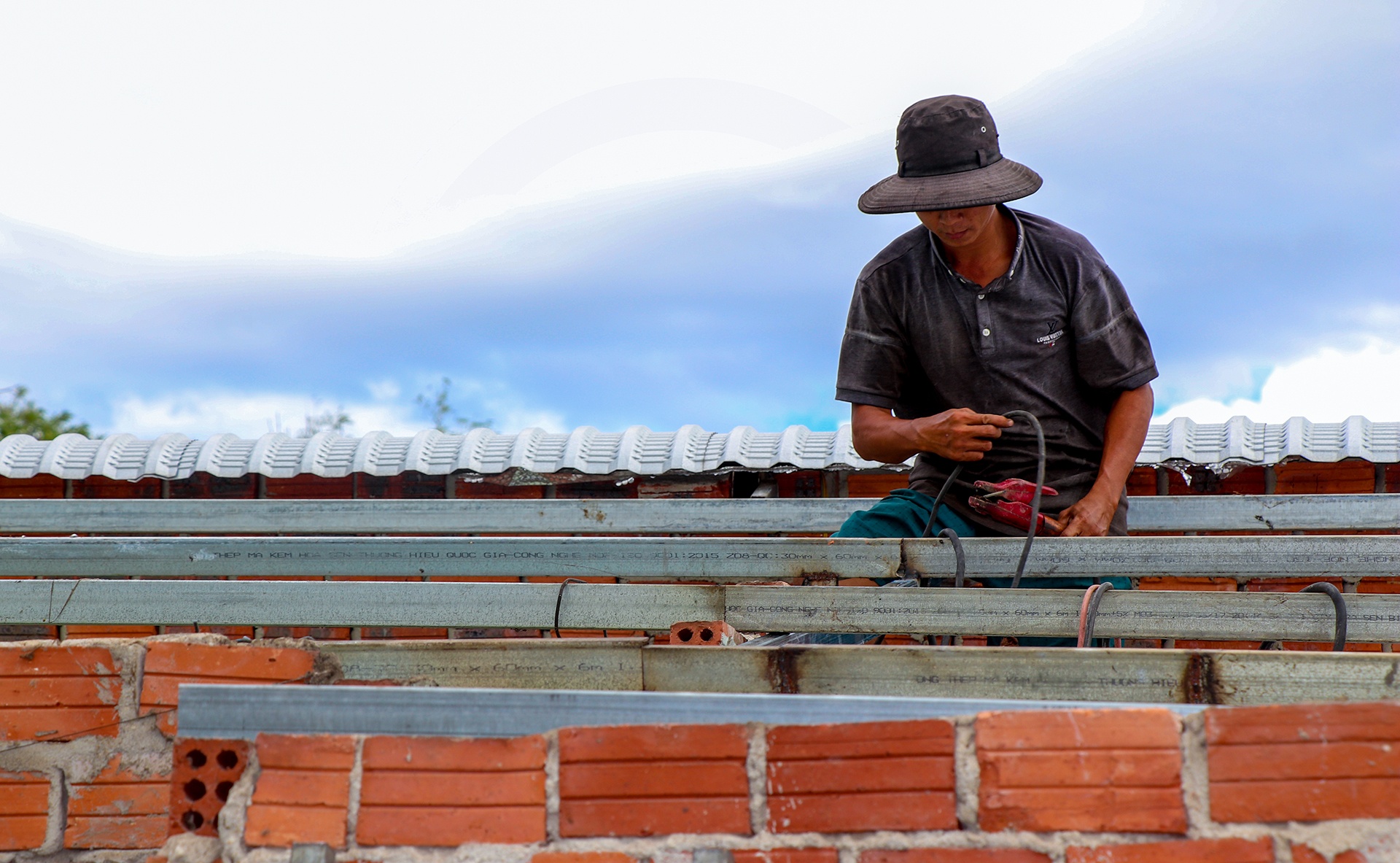 hang chuc ngoi nha hu hong do bao so 6 anh 5