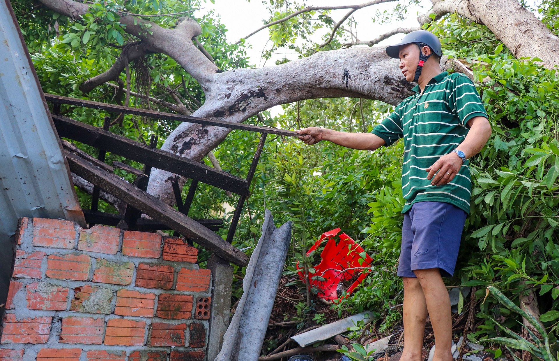 hang chuc ngoi nha hu hong do bao so 6 anh 2