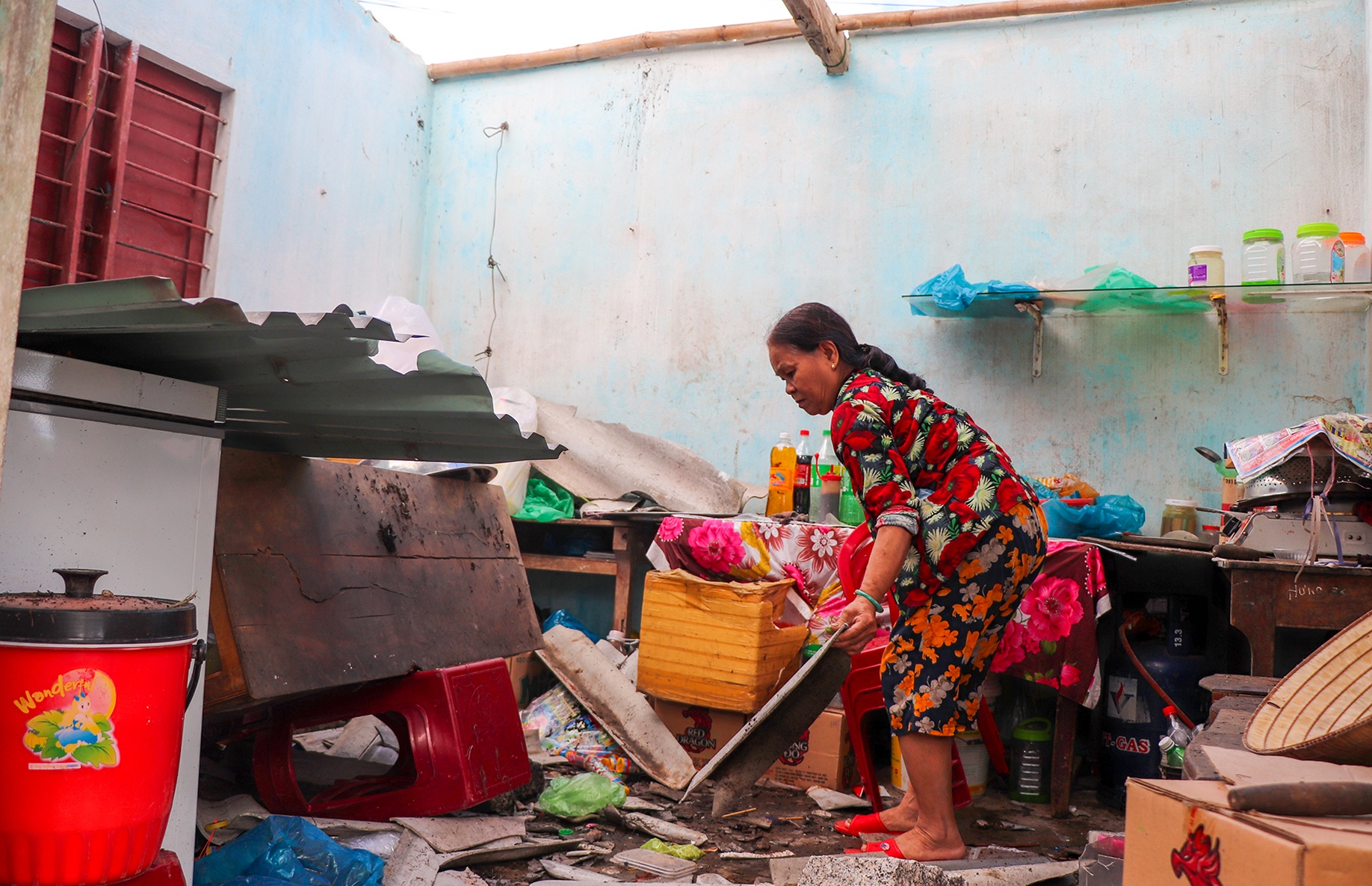 hang chuc ngoi nha hu hong do bao so 6 anh 4