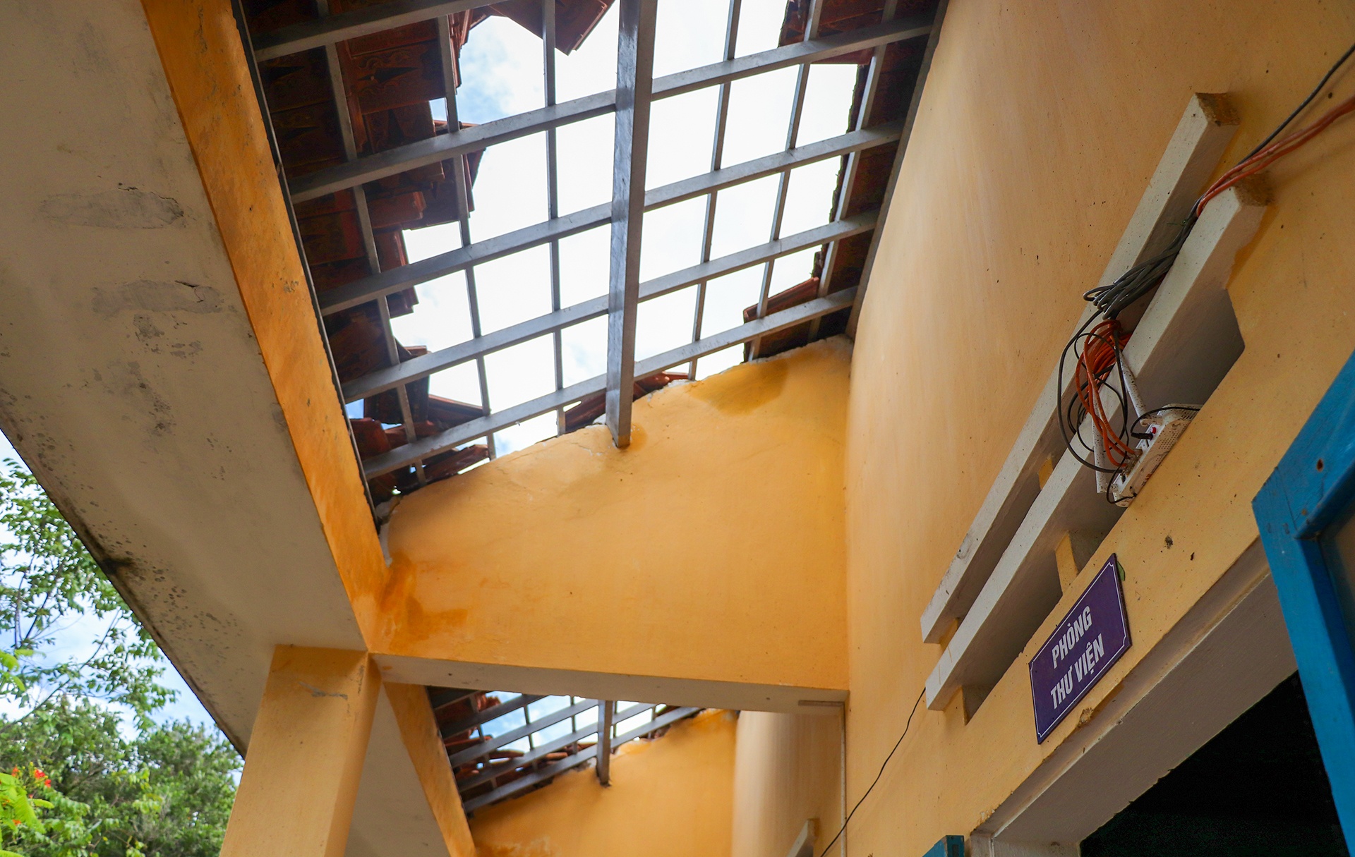 hang chuc ngoi nha hu hong do bao so 6 anh 6